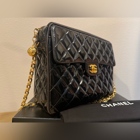 CHANEL vintage Large pocket quilted camera bag - Picture 3 of 12